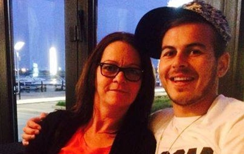 Mama lui Denis Alibec radiază de fericire. Ce mesaje a postat pe Facebook