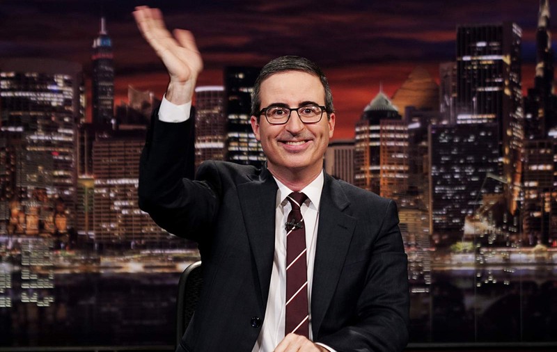 EXCLUSIV. John Oliver, unul dintre cele mai combative staruri mondiale, mărturisește cum l-a transformat relația cu copiii săi, prin „multă bucurie necomplicată”