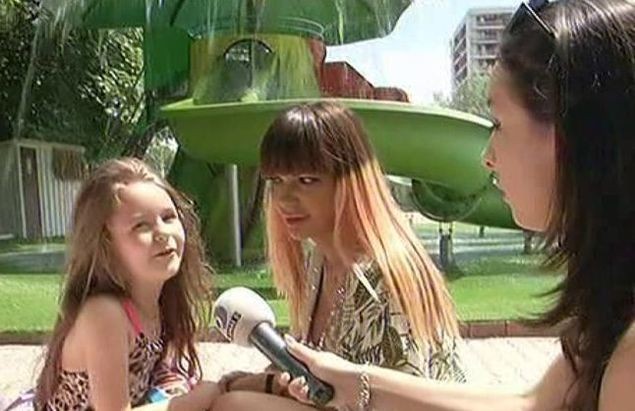Andreea Antonescu și-a dus fetița la piscină. “E foarte greu, dar îmi ocup timpul”