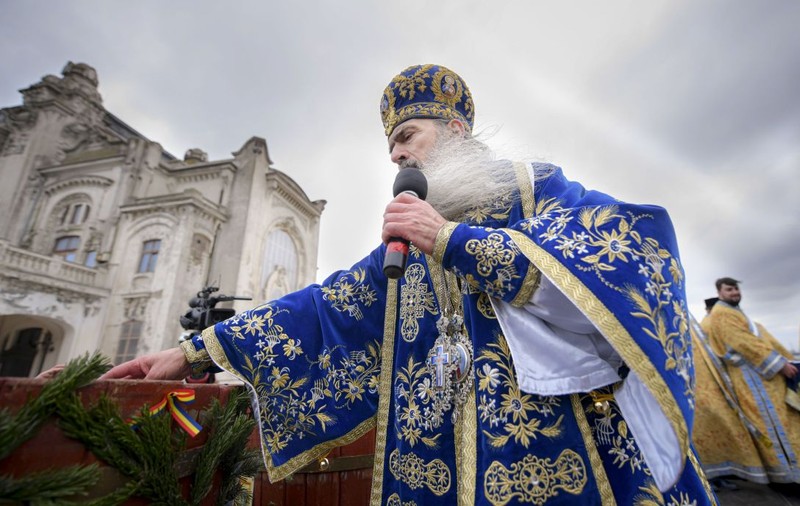 Arhiepiscopul Tomisului așteaptă 10.000 de credincioși la slujba de Bobotează: „Sărbătorile trebuie să învingă pandemia”
