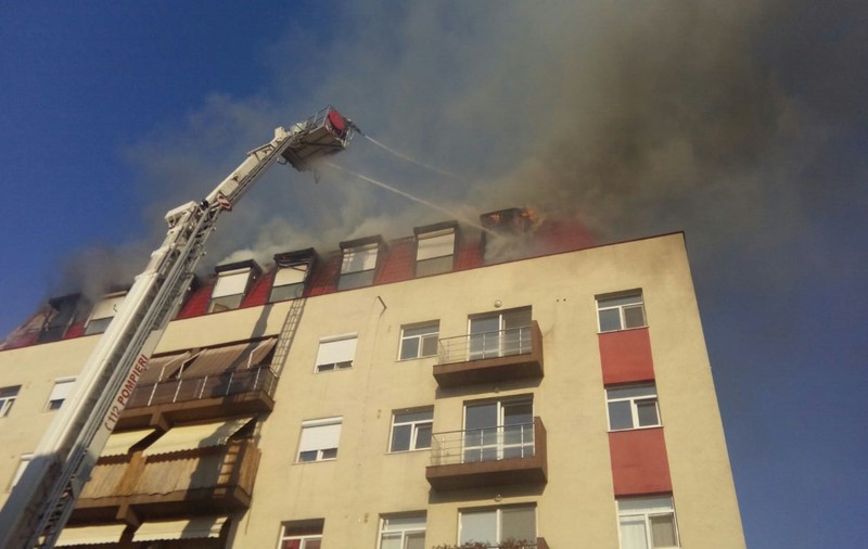 UPDATE | INCENDIU violent, în București! Tot blocul a fost evacuat | FOTO