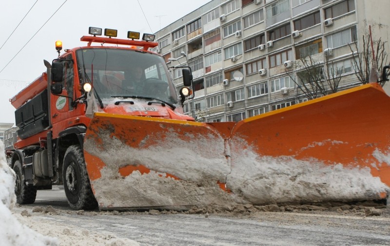 Primăria va interveni cu utilaje de deszăpezire după ora 22.00