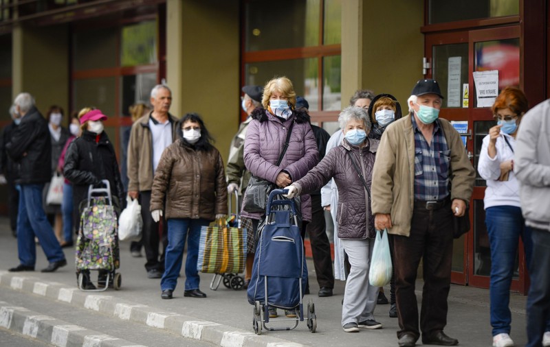 Primăria Buzău va împărţi 10.000 de măşti locuitorilor din cartierul care a intrat în carantină