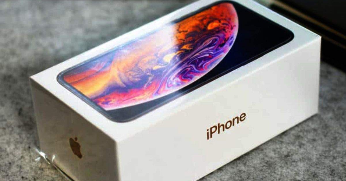 O tânără din Craiova a vrut să-și cumpere un iPhone XS și a găsit plastilină în cutia telefonului