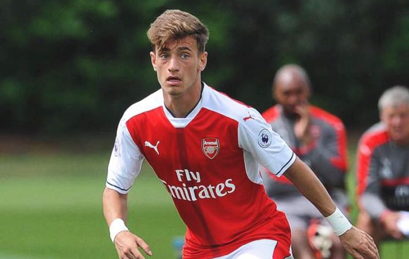 Vlad Dragomir a fost dat afară de la Arsenal Londra! ”Tunarii” au aflat, probabil, de ieșirile lui în decor de la națională. Precizările impresarului