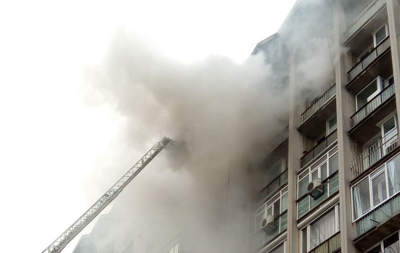 Incendiu puternic într-un apartament de pe Bulevarul Magheru