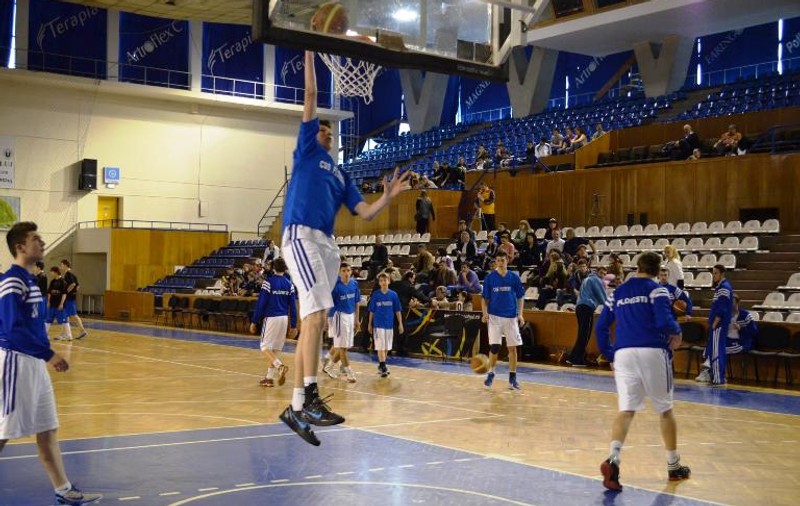 Avem uriaşul nostru! Bogdan Popa (2,07 metri) vrea să-i calce pe urme spaniolului Pau Gasol