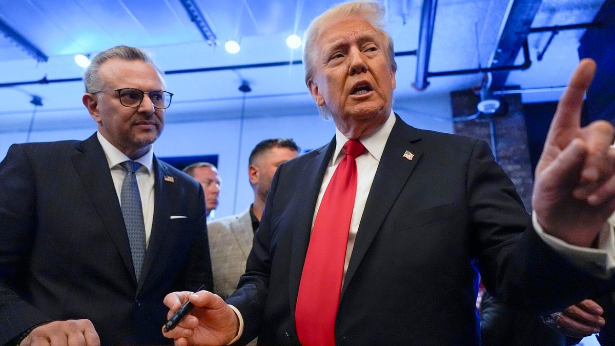 Donald Trump (dreapta) și Massad Boulos (stânga) Foto: Profimedia