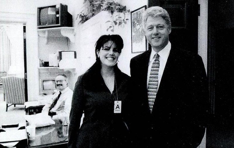 N-au făcut nici un spanac! După 21 de ani, Monica Lewinsky dezvăluie intimități de la actul sexual cu președintele Bill Clinton din Biroul Oval: «Am crezut că petele erau de la sosul de spanac de la cină»