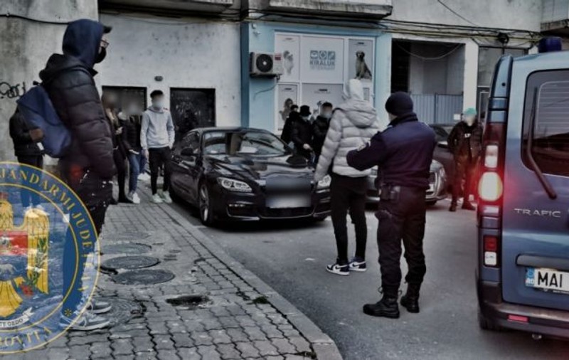 Majorat organizat în spatele blocurilor, întrerupt de jandarmii din Dâmbovița. Zeci de tineri, sancționați