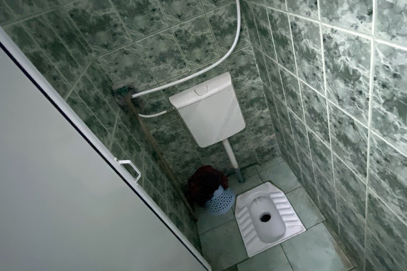 WC-urile turcești unde hârtia igienică lipsește cu desăvârșire
