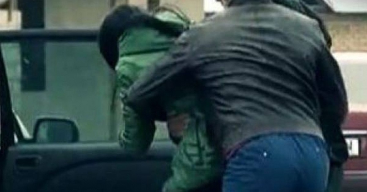 Doi tineri au intrat peste un cetățean turc în casă, l-au bătut și i-au răpit iubita. Cum a scăpat aceasta