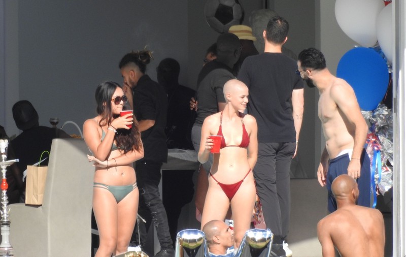 Pamela Anderson s-a despărțit de campionul mondial Adil Rami? ”Am fost acolo să-l păzesc!”