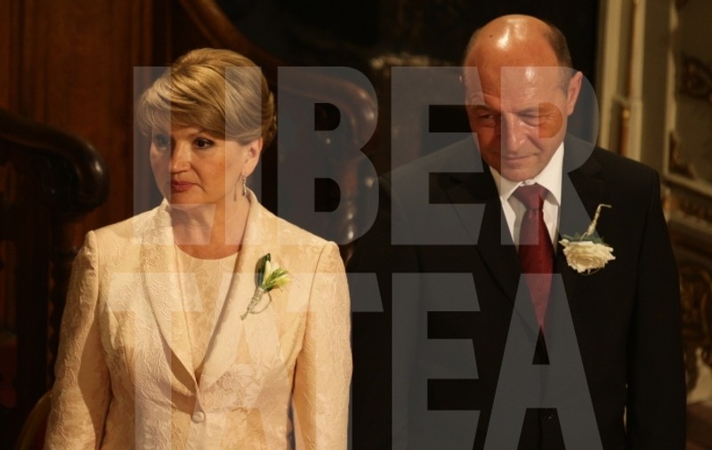 Ce ROMANTIC! Află ce au făcut președintele Traian Băsescu și soția sa de Sfântă Maria!