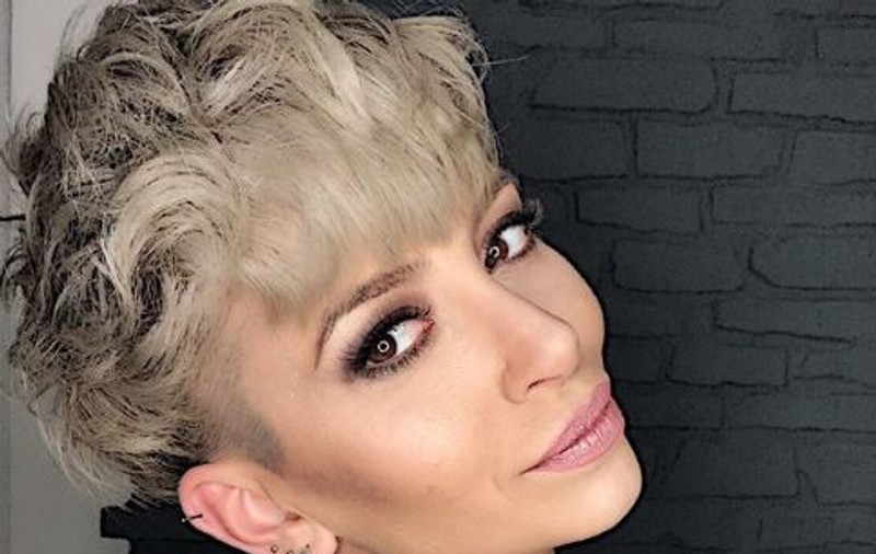 Giulia Anghelescu, criticată dur de Iulia Albu. "Și scutec, și perdea, și lanțuri și franjuri" | FOTO
