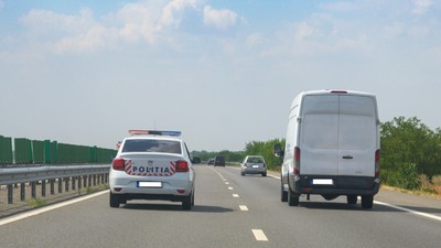 Un șofer urmărit pentru furt și conducere fără permis, prins de polițiști după o cursa ca-n filme pe A2
