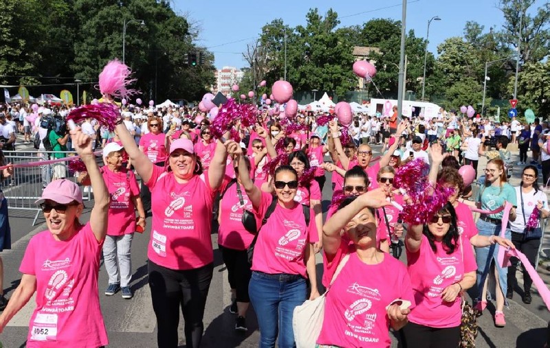 Mii de români aleargă la „Race for the Cure” împotriva cancerului de sân, în București