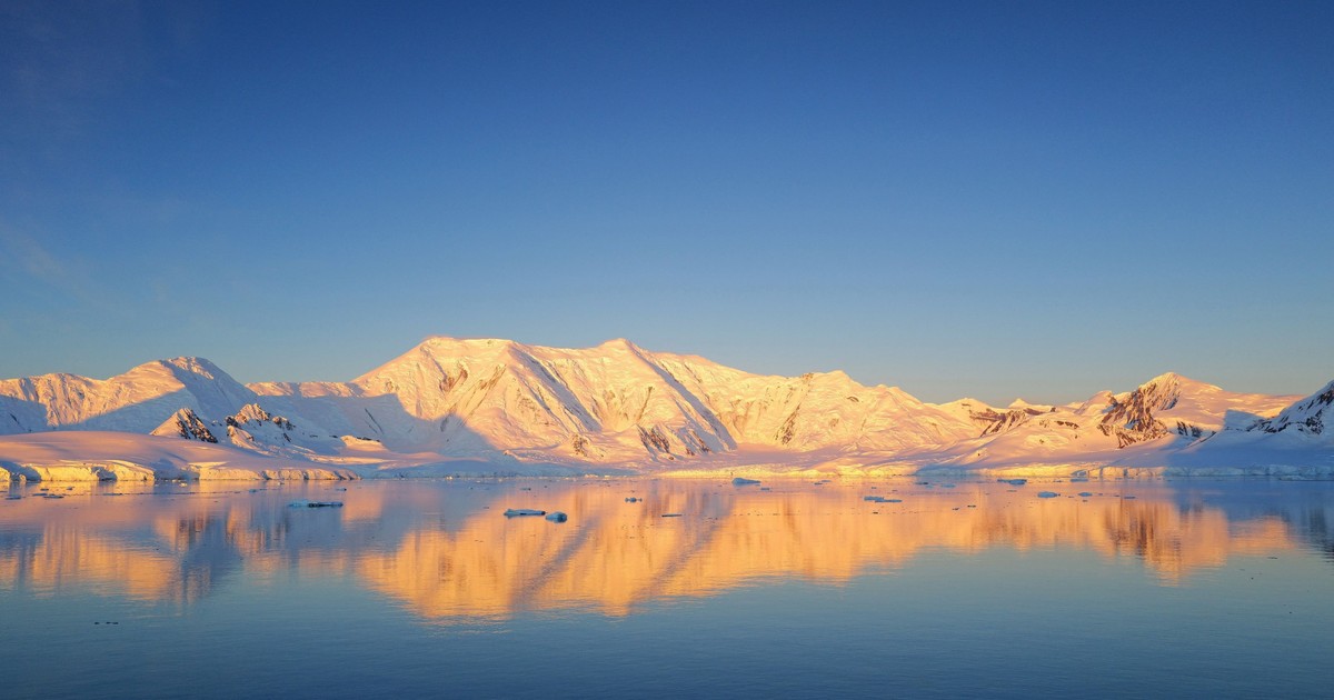 O vedere a punctului Damoy din Antarctica în seara zilei de 14 decembrie 2025. Imagine cu caracter ilustrativ. Foto Hepta