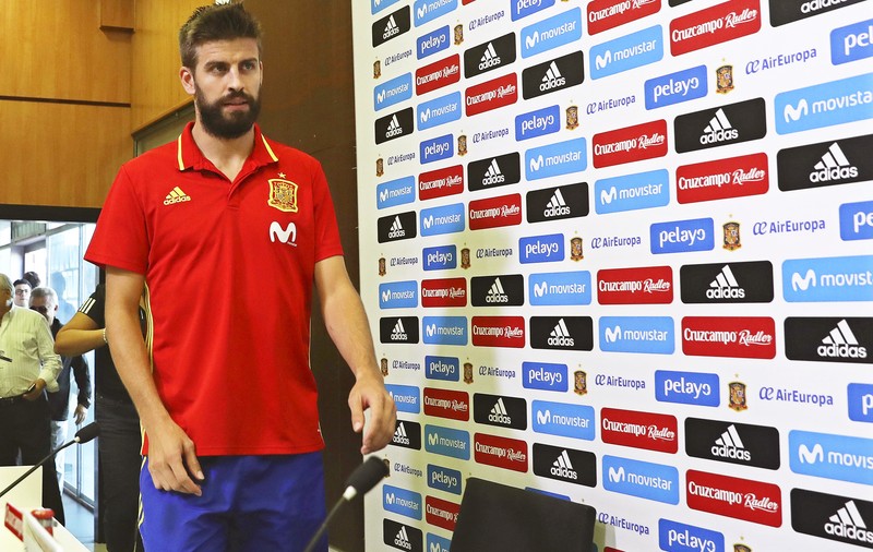Gerard Pique va continua să joace pentru Spania. Fundașul Barcelonei fusese fluierat de suporteri