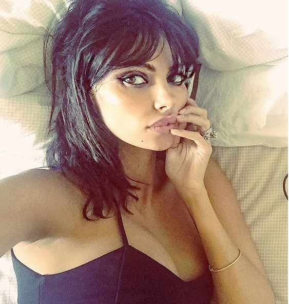 Mădălina Ghenea și-a făcut breton și s-a tuns. Vedeta va deveni în curând mamă