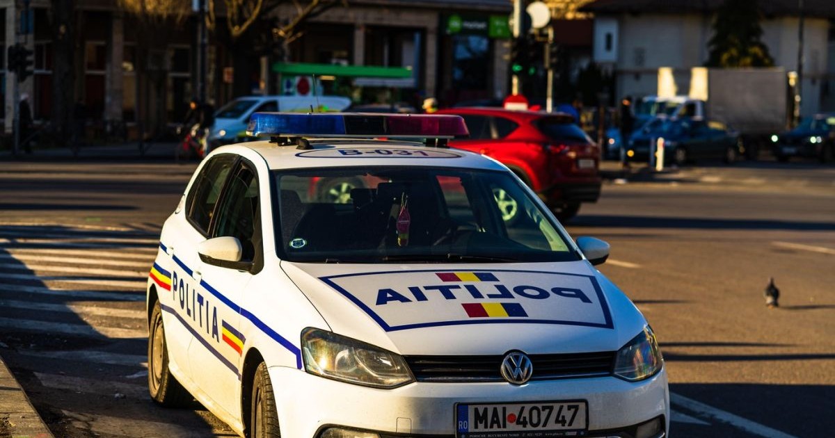 o mașină de poliție