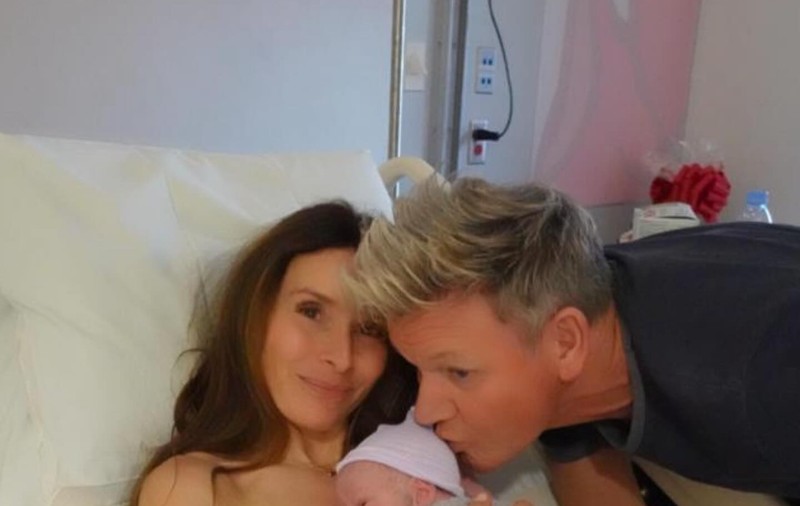 Gordon Ramsay, tată pentru a șasea oară: „3 băieți, 3 fete… Gata!”. Prima imagine cu fiul celebrului bucătar