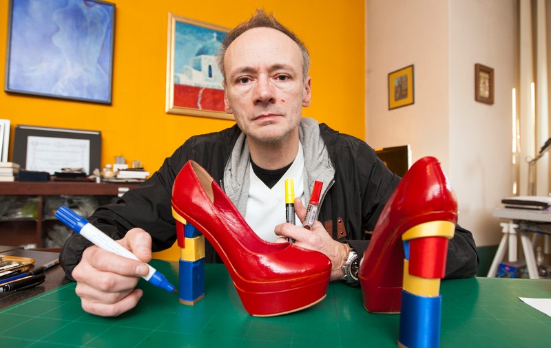 Mihai Albu a creat pantofii tricolori