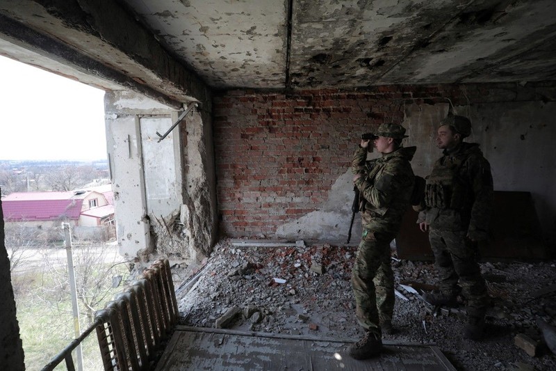 Militari ucraineni, în apropierea orașului Piski, undeva lângă provincia separatistă Donețk | FOTO: Profimedia