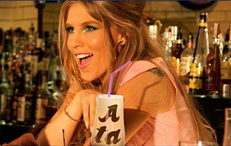 PREMIERĂ LIBERTATEA.RO | Corina lansează NOUL VIDEOCLIP: "A TA"
