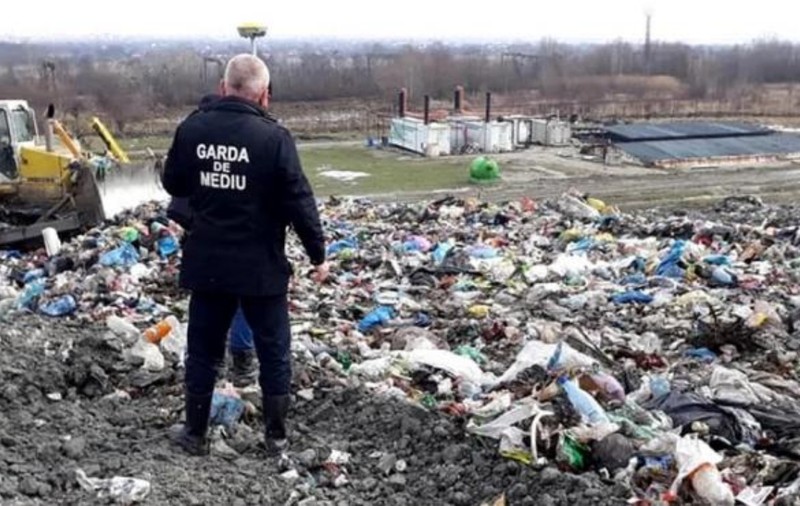 100.000 de lei amendă pentru gunoiul care a fost aruncat la grămadă de Primăria lui Robert Negoiță