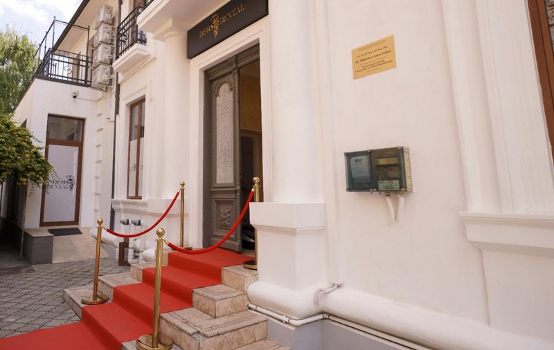 Ai grijă de sănătatea ta orală cu ajutorul serviciilor stomatologice eficiente și variate oferite de clinica Deos Dental