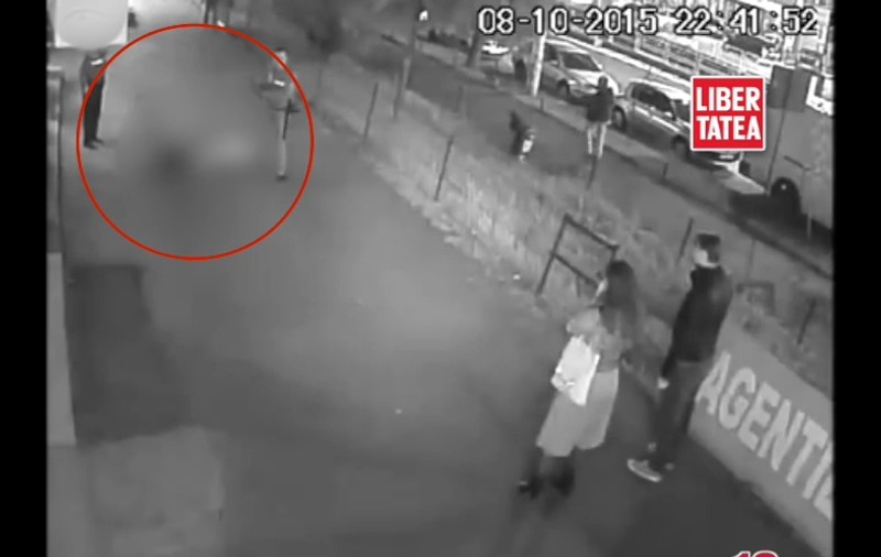 EXCLUSIV | ATENȚIE, IMAGINI CU PUTERNIC IMPACT EMOȚIONAL | Momentele în care o mamă și-a aruncat copilul pe geam, iar apoi s-a sinucis, surprinse de camerele de supraveghere