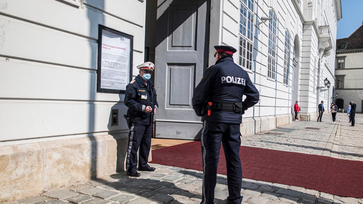 Alertă cu bombă la Președinția Austriei. Președintele a fost scos urgent de agenții de securitate