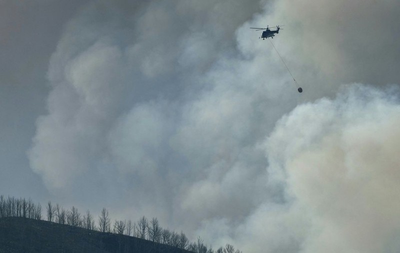 Incendiu uriaș în Franța: aproape 2.000 de pompieri se luptă cu flăcările care au ars deja 16.000 de hectare