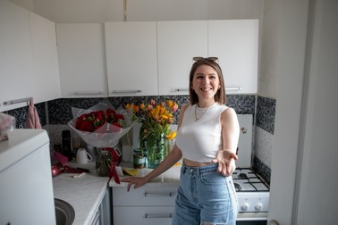 Lidia a primit un buchet imens de trandafiri de la prietenul ei din Cernăuți
