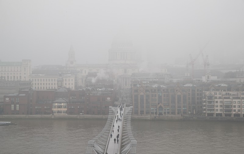 Alertă de poluare în Londra. Smogul a învăluit capitala britanică