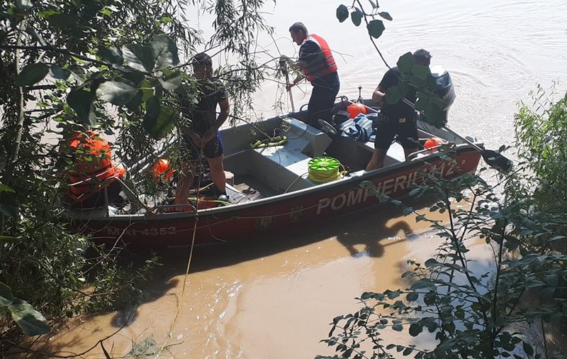 O fetiță dispărută în râul Vedea din Teleorman a fost găsită moartă / FOTO&VIDEO