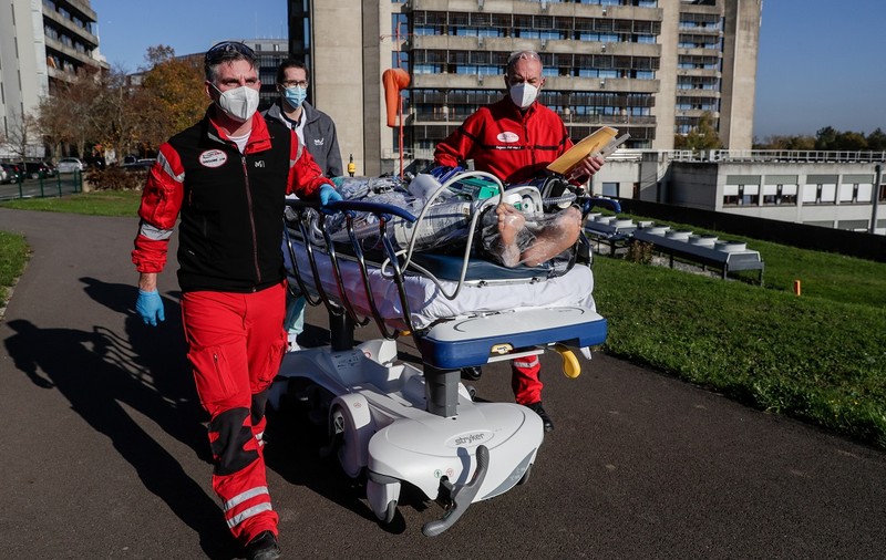 Sistemul medical din Belgia, copleșit de cazurile de COVID. Aproape 1.000 de pacienți au fost transferați de la un spital la altul