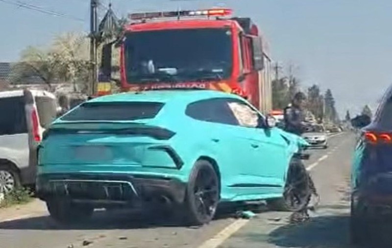 Un Lamborghini Urus s-a izbit de o altă mașină pe DJ711, în Cojasca: trei persoane rănite, s-a cerut intervenția elicopterului pentru o fată de 13 ani | VIDEO