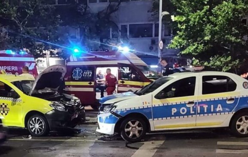 Accident grav în București: o mașină de poliție a ricoșat în doi pietoni care traversau strada. Un copil de 3 luni a ajuns la spital