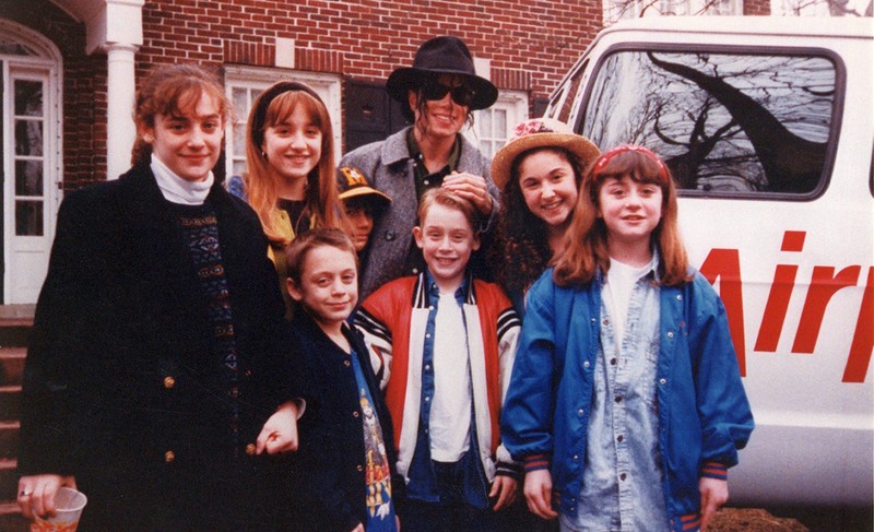 Diana (cu bentița neagră, sus), alături de Michael Jackson