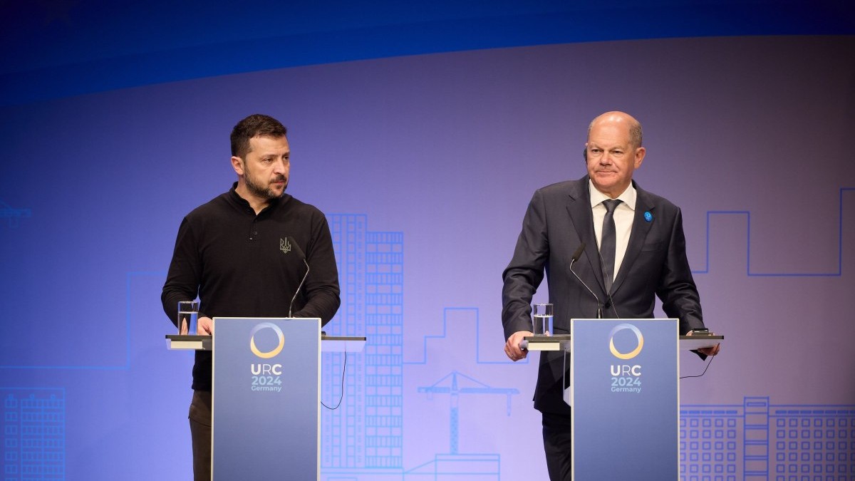 Cancelarul german Olaf Scholz și președintele ucrainean Volodimir Zelenski la Conferința pentru redresarea Ucrainei din Berlin, pe 11 iunie. Foto: Hepta