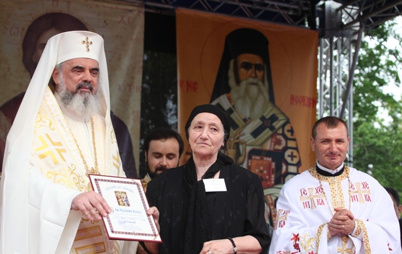 MAMA lui BECALI, DECORATĂ de Patriarhul Bisericii Ortodoxe Române