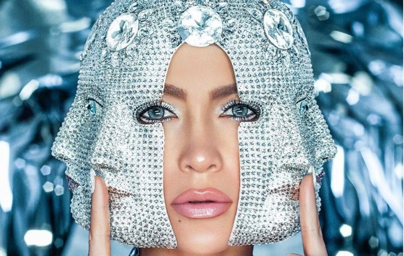 VIDEO | La aproape 50 de ani, Jennifer Lopez și-a etalat fundul celebru și a dansat la bară în cel mai nou clip al său