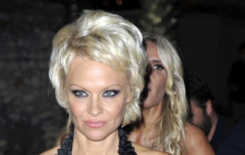 PAMELA ANDERSON DIVORŢEAZĂ, pentru a doua OARĂ, de RICK SALOMON!