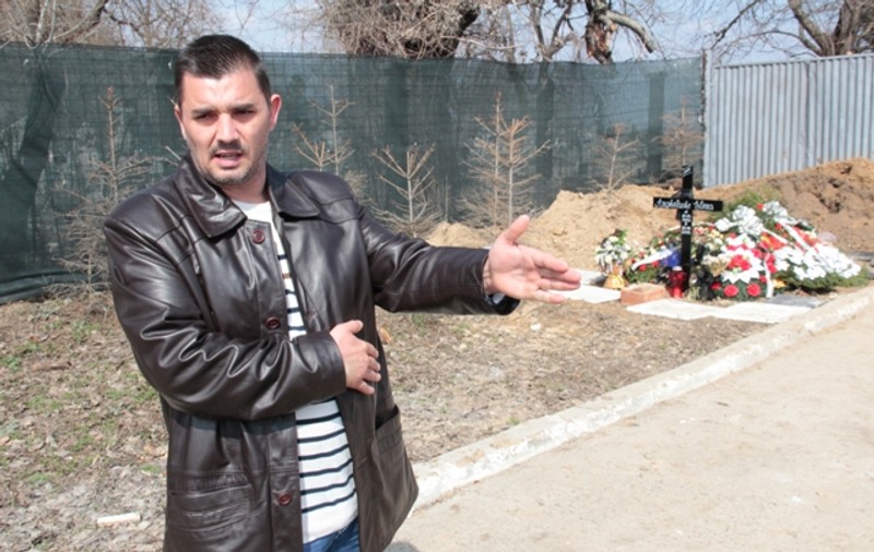 Proprietarul unui cimitir privat din Botoşani: "Niciun preot nu a vrut să-mi înmormânteze mama"