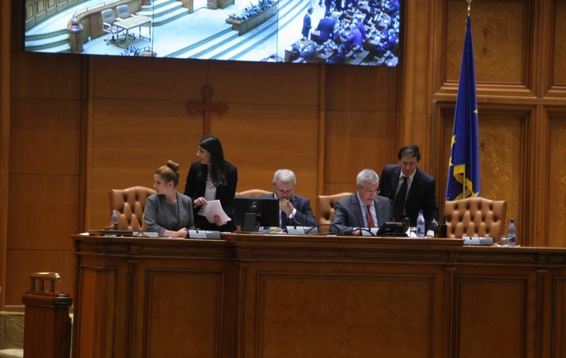 Moţiunea de cenzură va fi votată miercuri, de la ora 11:00. Este semnată de 222 de parlamentari