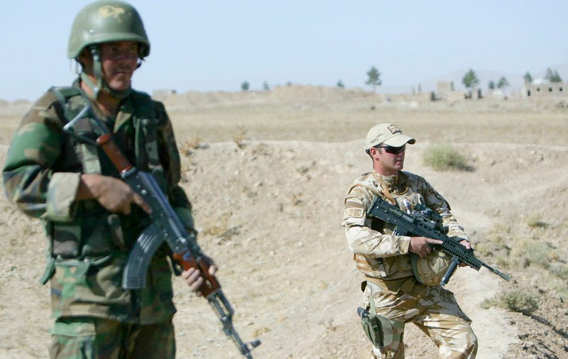 Pentagonul a risipit 28 milioane de dolari pe uniforme de camuflaj greșite în Afganistan
