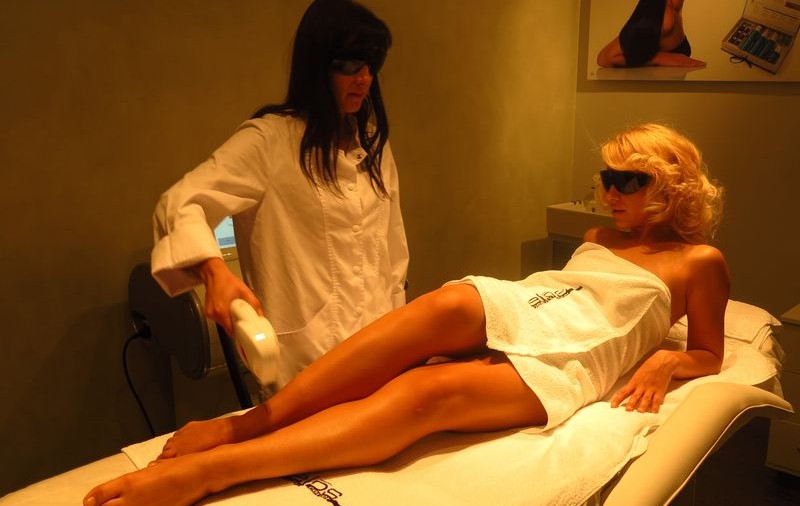 Amna, confundată cu Lady Gaga la salonul de epilare definitivă | FOTO