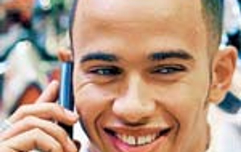 Lewis Hamilton a ramas fara permis